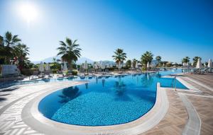 Бассейн в Akra Fethiye Tui Blue Sensatori - Ultra All Inclusive или поблизости