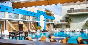 Bazén v ubytování Almogim Suites Eilat Hotel nebo v jeho okolí
