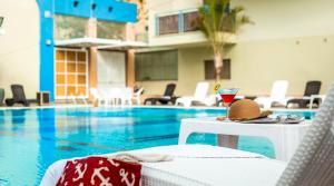 Bazén v ubytování Almogim Suites Eilat Hotel nebo v jeho okolí