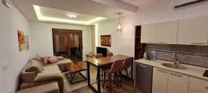 JOANDI Apartments tesisinde mutfak veya mini mutfak