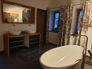 Postel nebo postele na pokoji v ubytování Ferienwohnung Viktoria + 15 fotografií