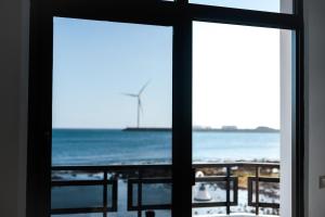 a view of the ocean from a window at Arinaga Colors, tu casa en la playa in Arinaga