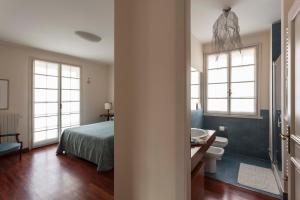 Ένα ή περισσότερα κρεβάτια σε δωμάτιο στο Villa Tramonto luxury apartment with private swimming pool +46 φωτογραφίες