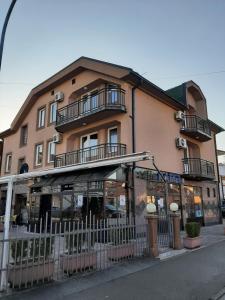 Zdjęcie z galerii obiektu Hotel Kamel w mieście Banja Luka