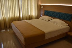 Postel nebo postele na pokoji v ubytování Hotel VPS Grand