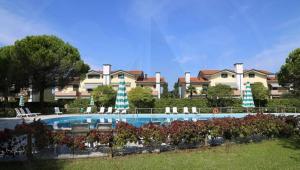 Bazén v ubytování RESIDENCE MARCO POLO nebo v jeho okolí