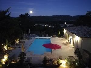 Πισίνα στο ή κοντά στο Gîtes Domaine de la Barnerie
