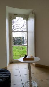 a room with a table in front of a window at Appartement "POULAIN" en Centre-ville linge inclus in Blois