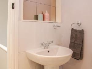 Vannituba majutusasutuses 1 Royal Oak Cottages +20 fotot