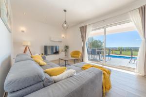 Bazén v ubytování Villa Tara ZadarVillas nebo v jeho okolí