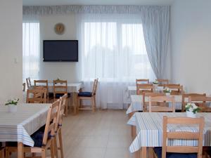 Televízia a/alebo spoločenská miestnosť v ubytovaní Aviator Garni Hotel Bratislava