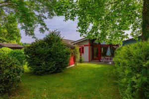 Κήπος έξω από το Ferienwohnpark Immenstaad am Bodensee Satteldachhaus Typ 9 SD 69