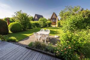 Taman di luar Ferienwohnpark Immenstaad am Bodensee Nurdachhaus Typ 7 ND 37