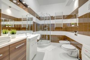 Kúpeľňa v ubytovaní DR Apartments - Fryderyk + 37 fotografií