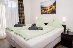 two stuffed animals sitting on top of a bed at Apartment Jessica in Leogang
