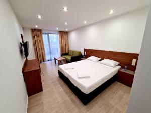 Postel nebo postele na pokoji v ubytování Family Hotel Serenity Palace