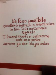 a white wall with a writing on it at Locanda La Cascina in San Giuliano Milanese