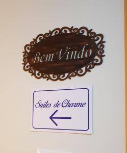 a sign that says ben vimino with a signropheropheropheropheropherophe at Suite Tomaz Gonzaga in Ouro Preto