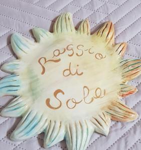um biscoito de estrela com as palavras respeitam o sabão nele em Bed and breakfast Raggio di Sole em Iglesias
