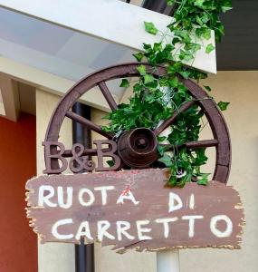 Ein Schild, auf dem steht, dass kein rotierendes Zentrum in der Unterkunft B&B Ruota di Carretto in Nicolosi