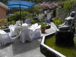 Aed väljaspool majutusasutust Hosteria Llanovientos