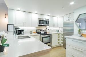 A cozinha ou kitchenette de Sunpath by Outpost Whistler