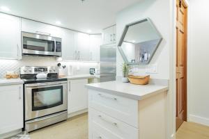 A cozinha ou kitchenette de Sunpath by Outpost Whistler