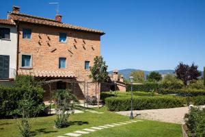 a large brick building with a garden in front of it at Villa Il Casone in Cortona
