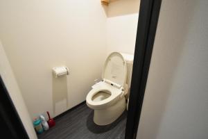 a bathroom with a toilet with the lid up at Guest House Shizuho in Takachiho +14 photos