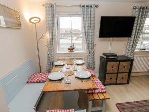 TV a/nebo společenská místnost v ubytování Clickety-Clack Cottage
