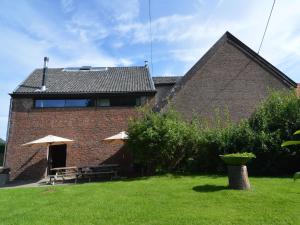 Zahrada ubytování Farmhouse in Teuven near Dutch Border