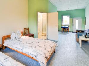 a bedroom with a bed and a living room at Wohnung nahe Ostsee Graal Müritz Strand in Rövershagen