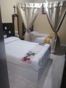 Ένα ή περισσότερα κρεβάτια σε δωμάτιο στο HOTEL MESON POSADA