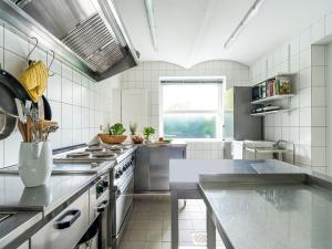 Een keuken of kitchenette bij Rustic holiday home with sauna in Bad Harzburg