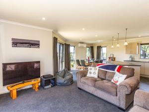 A seating area at Kowhai Heights - Ohakune Holiday Home