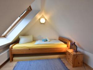 Elegant Apartment in Rerik with Saunaにあるベッド