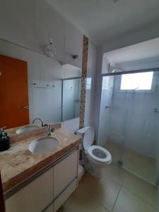 A bathroom at BALI - PAZ & CONFORTO COM WIFI e VAGA,Máx4 pessoas