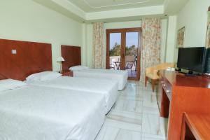 Postel nebo postele na pokoji v ubytování Nefeli Hotel