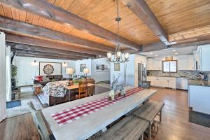 Gambar di galeri bagi Elevated Alpine Escape Mtn Views and Game Room! di Thayne