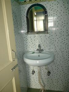 Vonios kambarys apgyvendinimo įstaigoje Ronak Cottage
