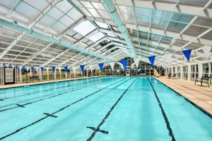 een groot zwembad met een groot plafond bij Designer Retreat with Pool, Golf and Beach Access! in Salem