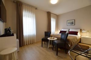 TV a/nebo společenská místnost v ubytování App & Rooms Juraga