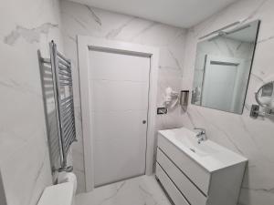 Koupelna v ubytování 104A Apartamento para 8 personas + 18 fotografií