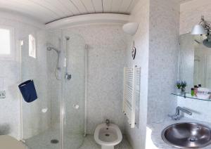 Koupelna v ubytování B&B Attico sulla Torre