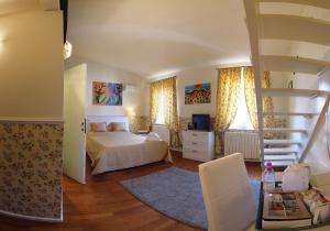 Postel nebo postele na pokoji v ubytování B&B Attico sulla Torre
