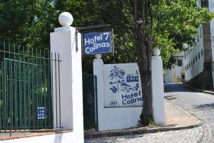 Um certificado, prêmio, placa ou outro documento exibido em Hotel 7 Colinas