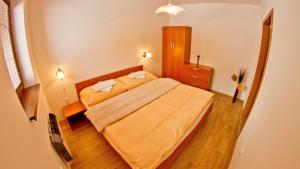 Postel nebo postele na pokoji v ubytování Holiday Resort Telgárt