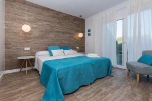 Posteľ alebo postele v izbe v ubytovaní Apartamentos Playa Canutells