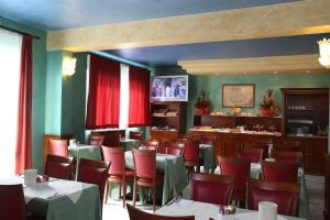 A restaurant or other place to eat at Hotel Abacus