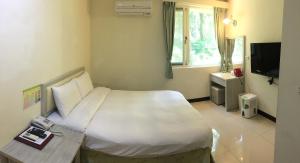 Tempat tidur dalam kamar di Sun Moon Lake Youth Hostel